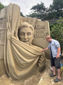 Andr&#233; van Duin zandsculptuur